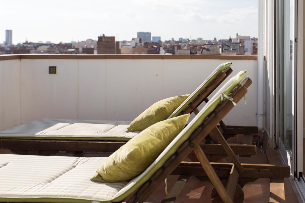 Gaudi Views Apartment Barcelona Exterior photo